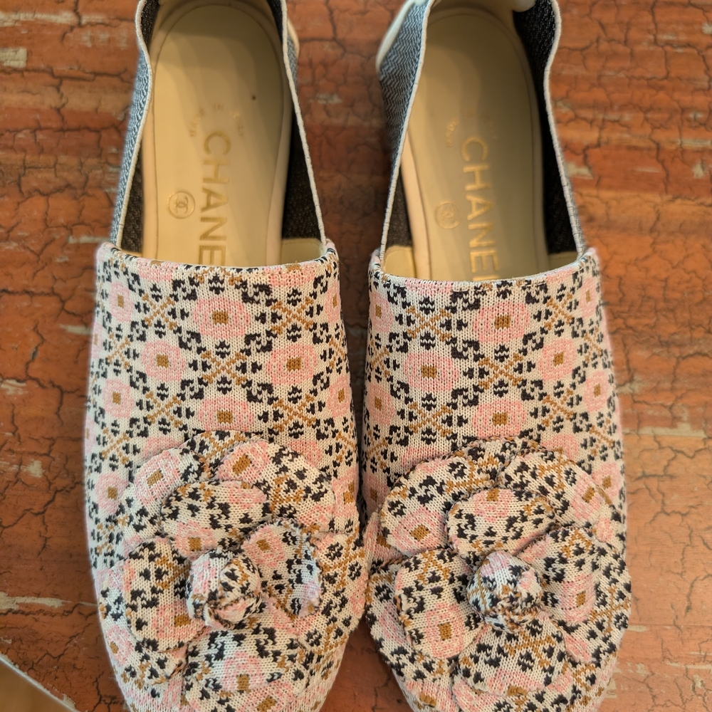CHANEL Women's Floral Loafers - Pink and Black - Picture 7 of 9